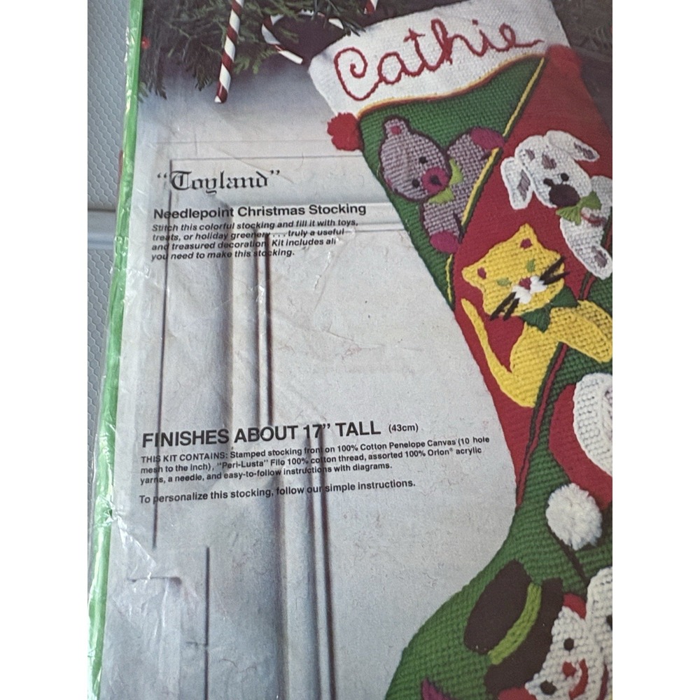 vtg PARAGON TOYLAND needlepoint KIT cat dog santa snowman XMAS STOCKING - Picture 6 of 8